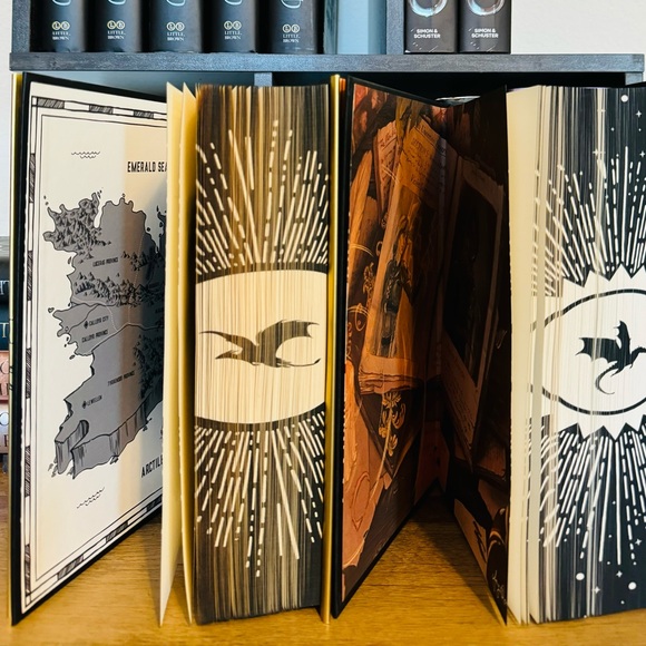 Fairyloot Exclusive Fourthwing +Fairyloot Exclusive Iron Flame by Rebecca Yarros - Picture 6 of 13